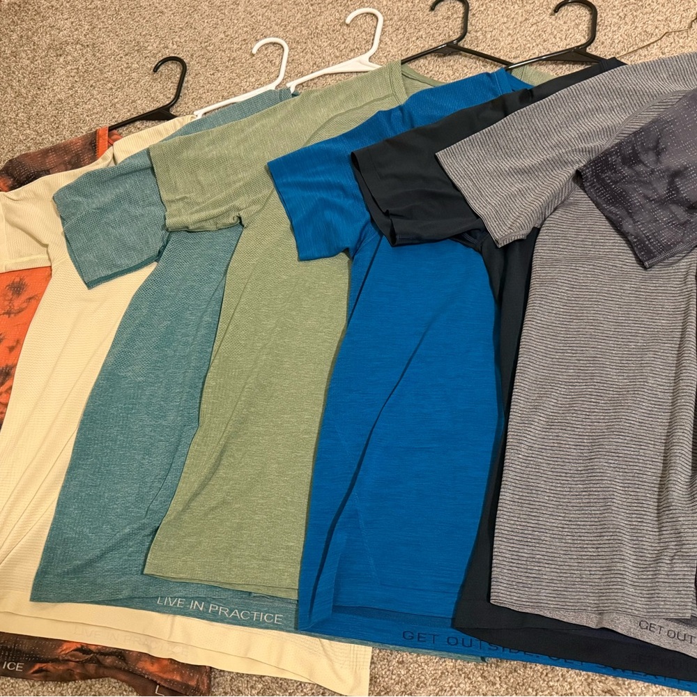 Lot of men’s lululemon metal vent tech SS size L, 10 units